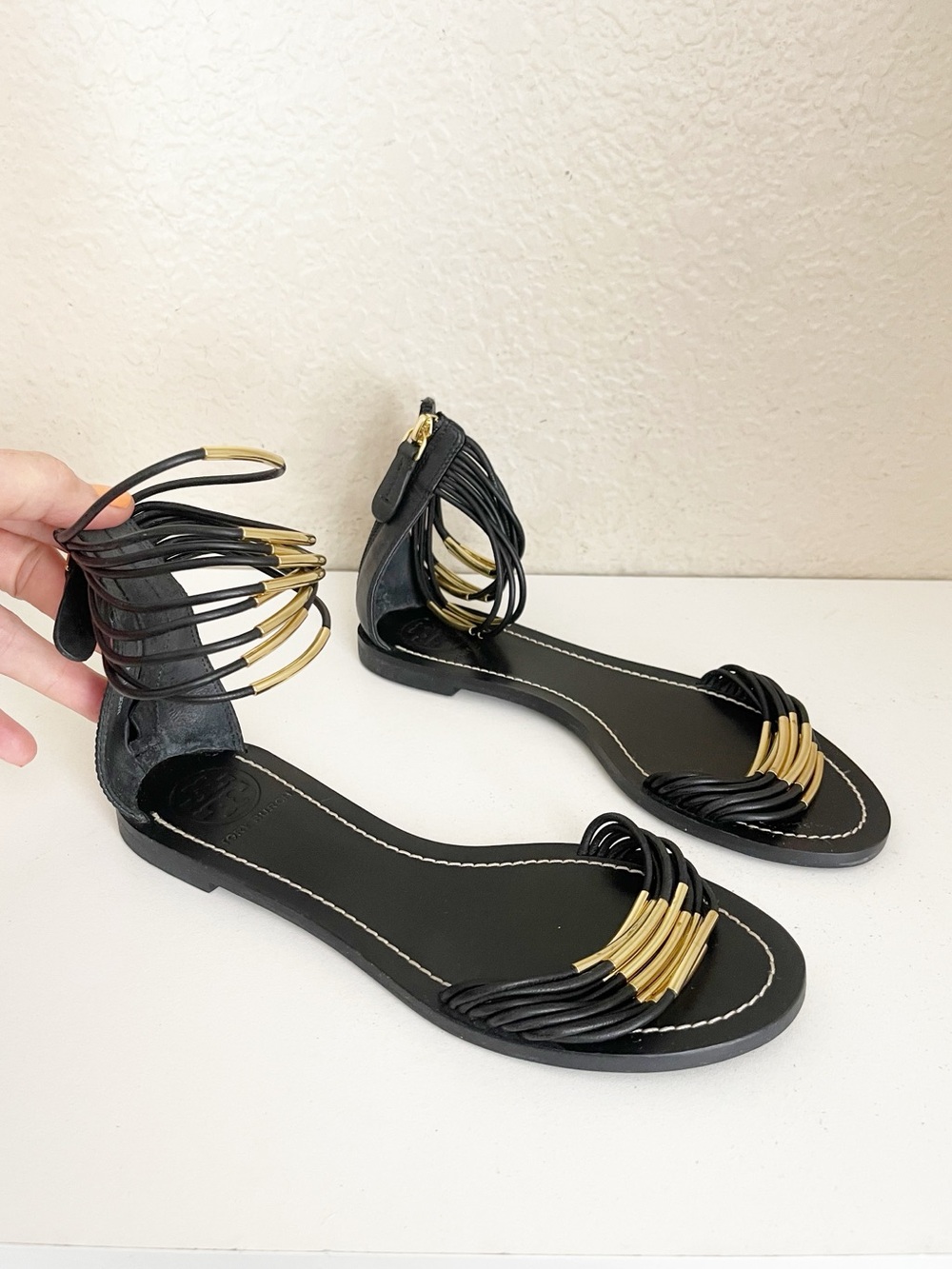 Tory Burch Mignon Rings Gold and Black leather strappy gladiator Sandals - Picture 3 of 12